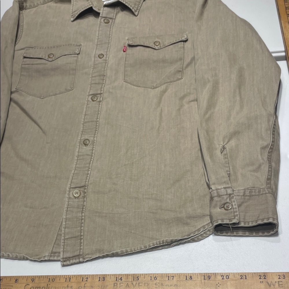 Levi's relaxed Western size medium Beige Button-Up Shirt - Picture 5 of 13